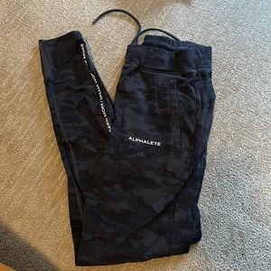 Alphalete premium men’s jogger in navy blue camo, size medium